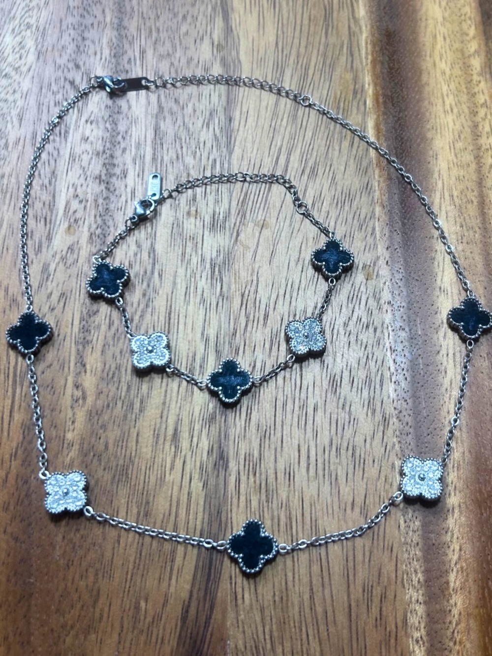 Elegant Black and White Clover Necklace and Bracelet Set